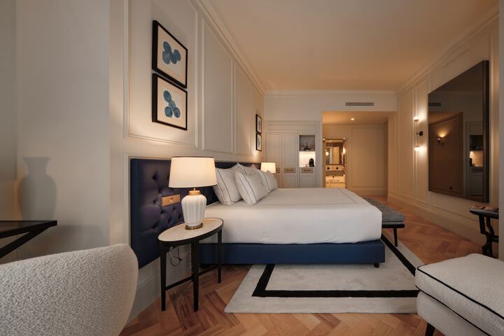 Room 34 of 158