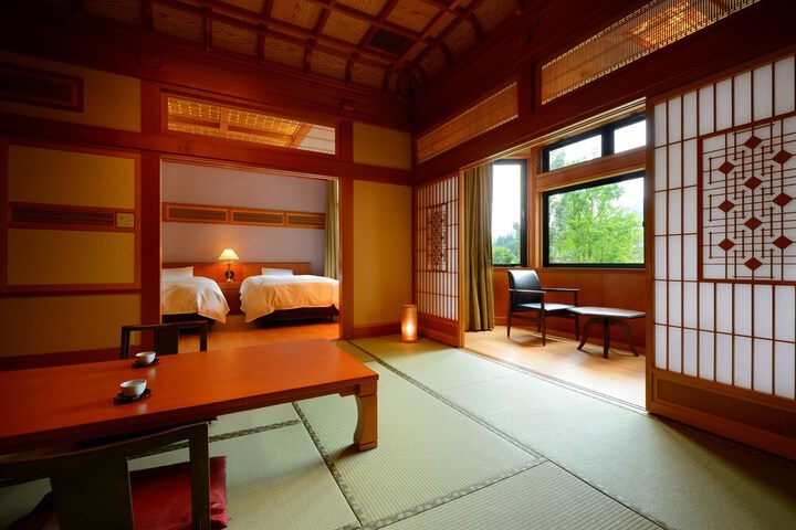 Room 11 of 77