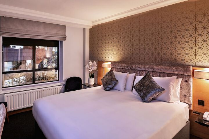 Room 3 of 62