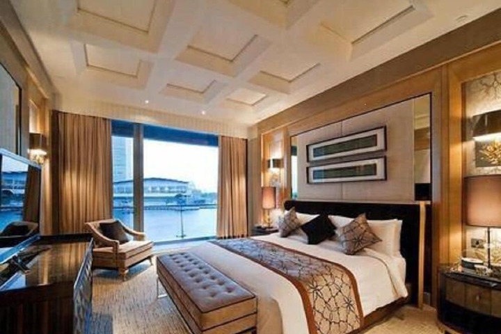 Room 11 of 24