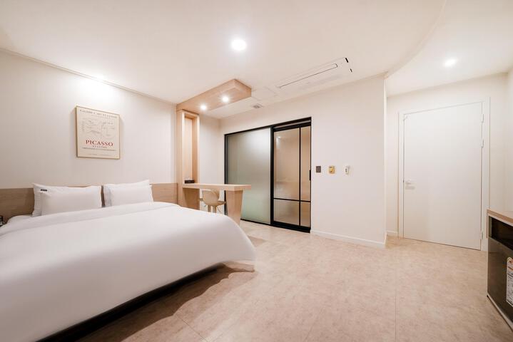 Room 19 of 49