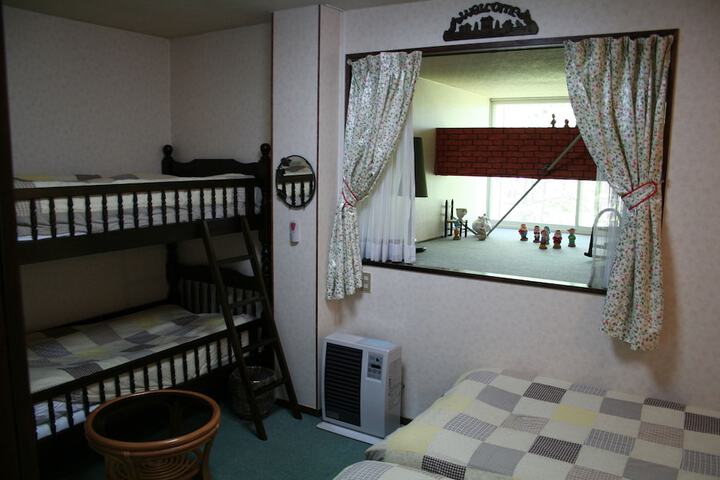 Room 16 of 64