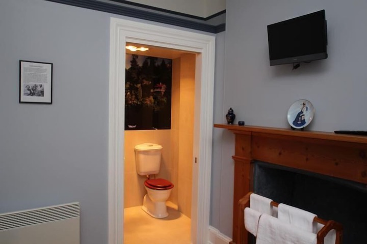 Room 20 of 28