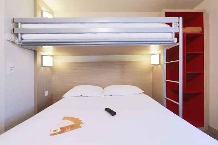 Room 7 of 28