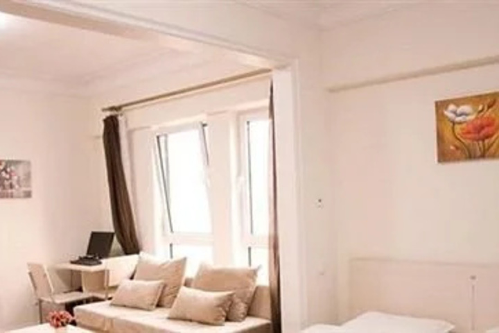 Room 2 of 6