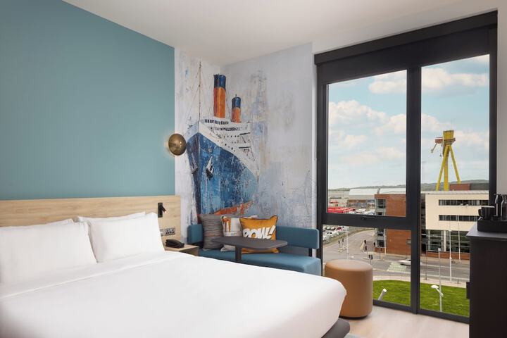 Room 10 of 80