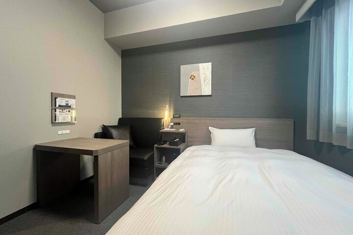 Room 8 of 37