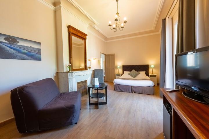 Room 10 of 31