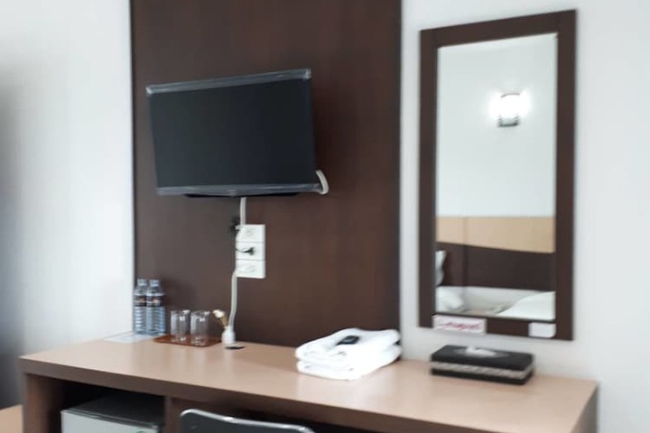 Room 14 of 18