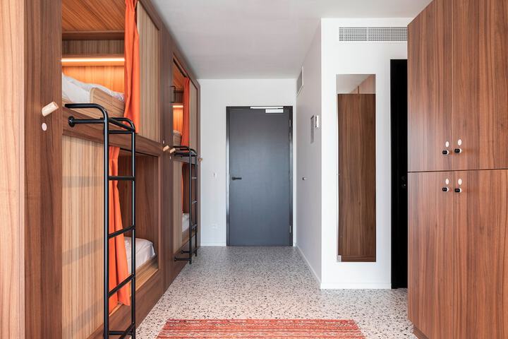 Room 32 of 55