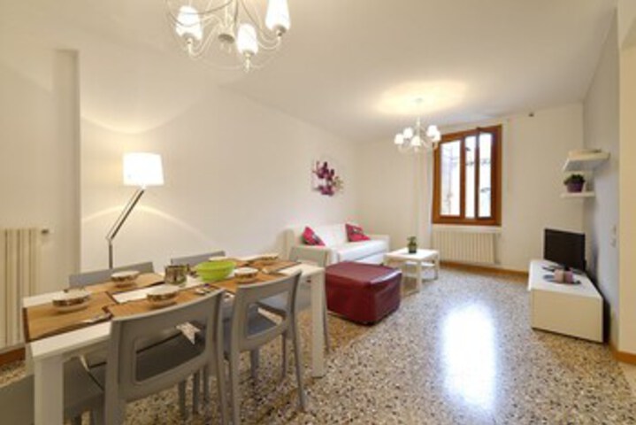 Room 15 of 34