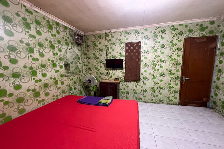 Room 5 of 10