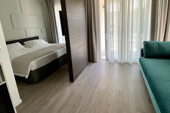 Room 40 of 89
