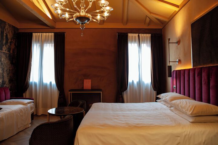 Room 37 of 83