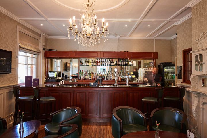 Lounge 95 of 142
