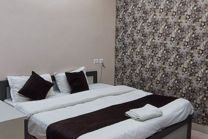 Room 3 of 7
