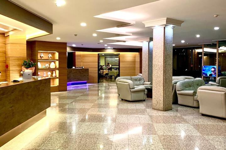 Entrance & Lobby