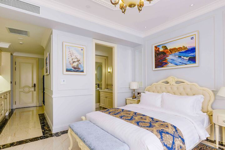 Room 16 of 195