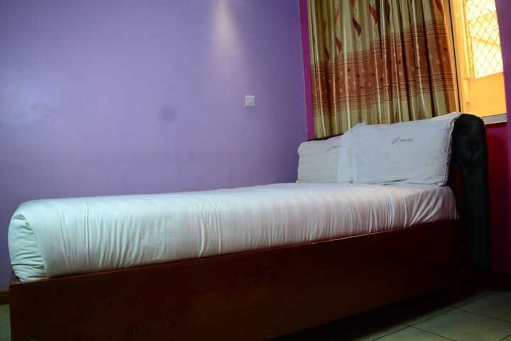Room 10 of 26