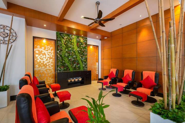 Business Center 25 of 26