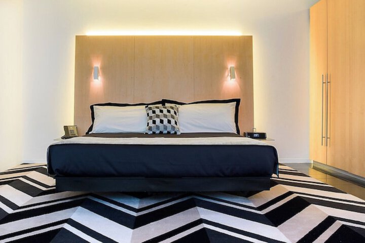 Room 16 of 40