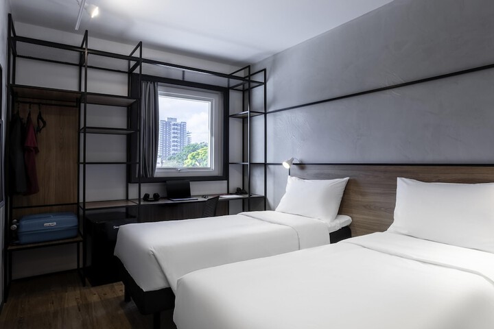Room 9 of 49