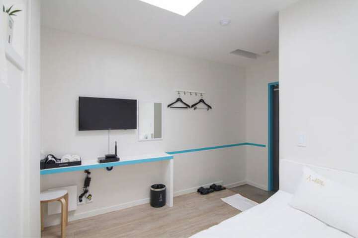 Room 10 of 60