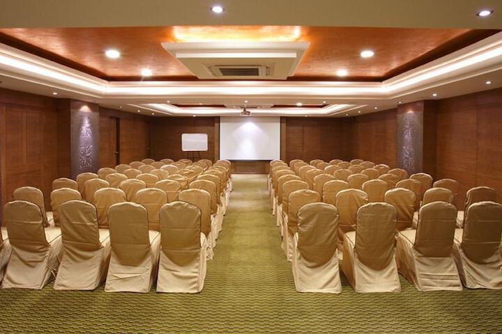 Ballroom/Hall 67 of 76
