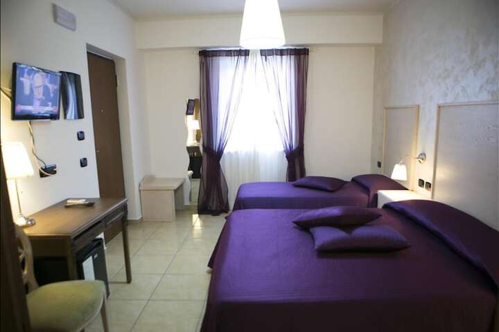 Room 3 of 32
