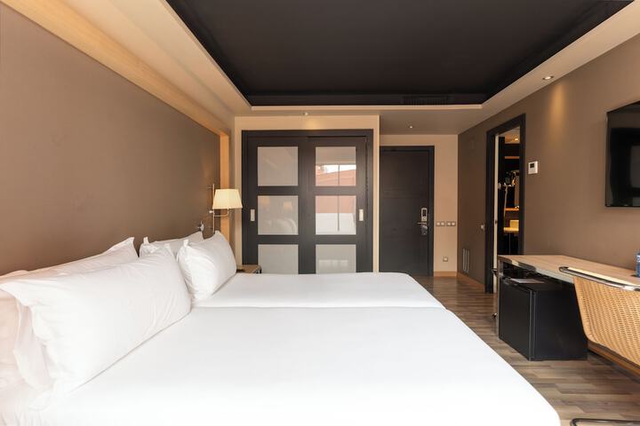 Room 34 of 82