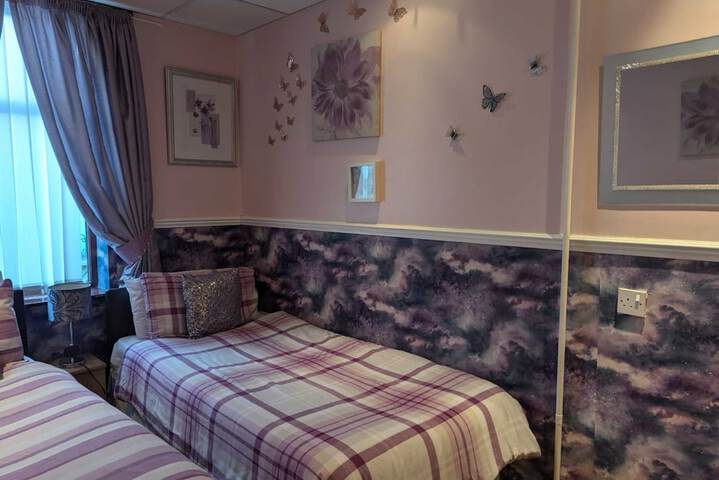 Room 10 of 27