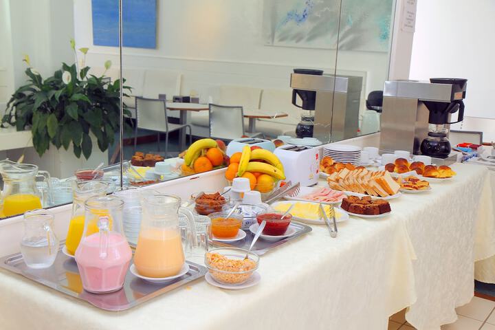 Breakfast/Coffee Service 34 of 41