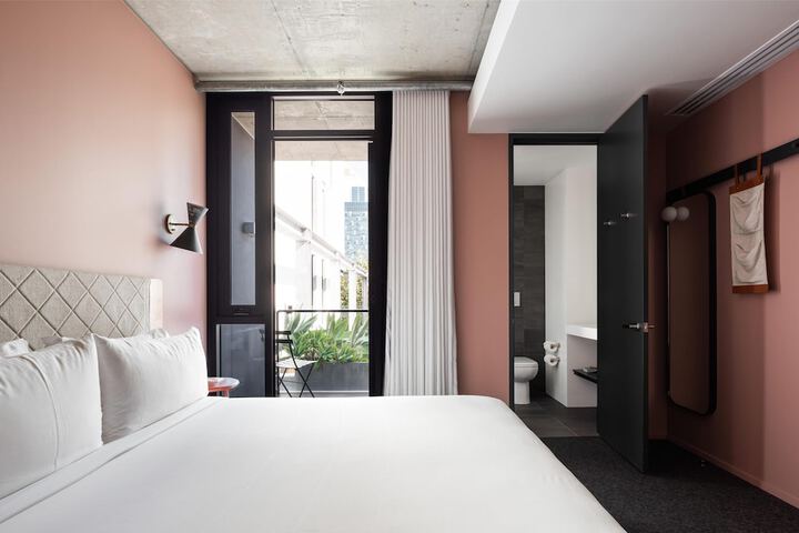 Room 6 of 52