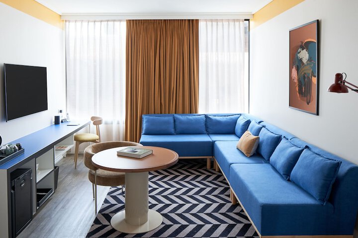 Room 25 of 46