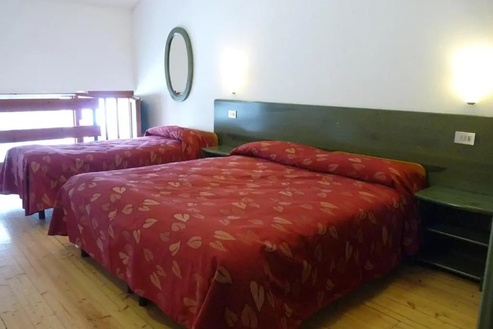 Room 6 of 14