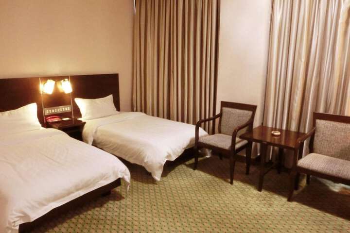 Room 9 of 38