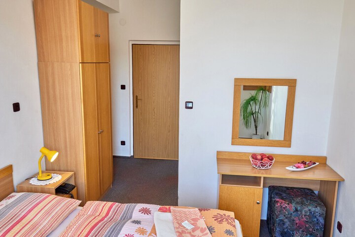 Room 3 of 45