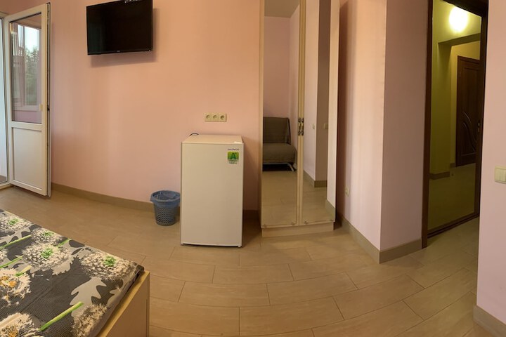 Room 13 of 28