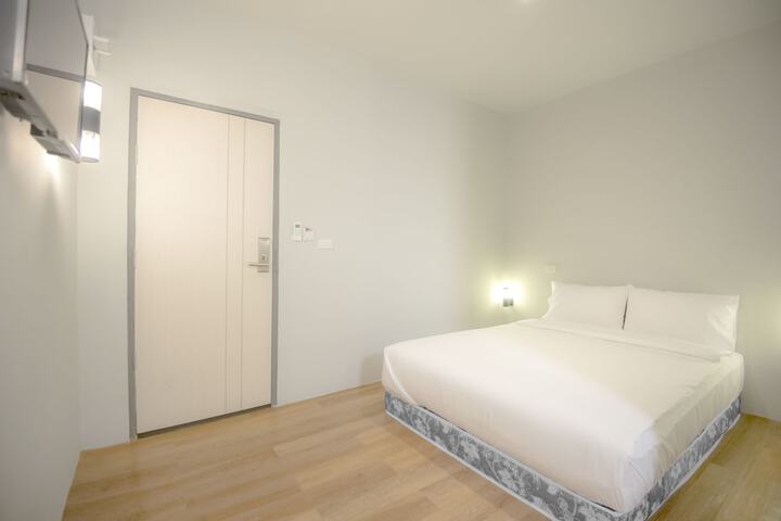 Room 8 of 68
