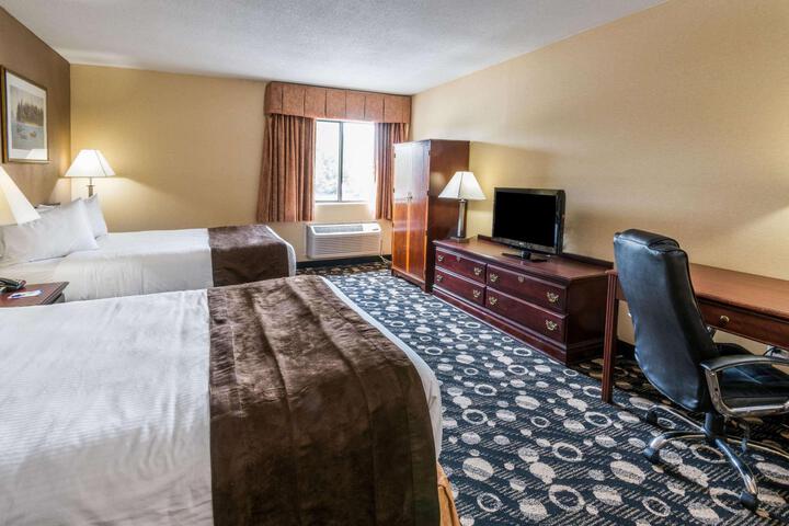 2 Double Beds (1 of 4)