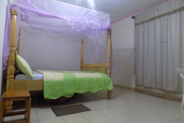 Room 4 of 37