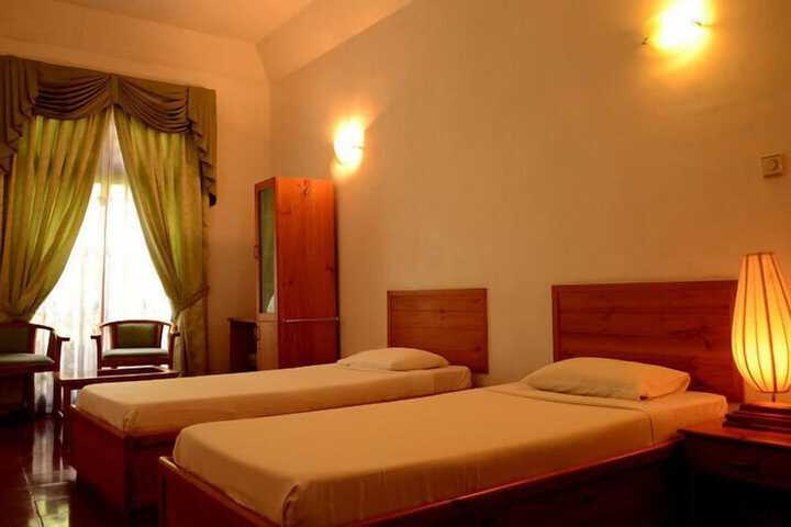 Room 4 of 10