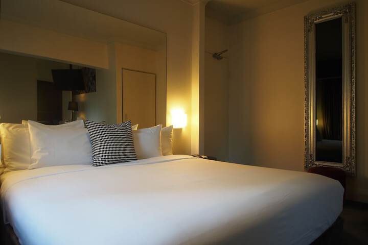 Room 5 of 42