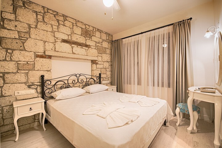 Room 7 of 37
