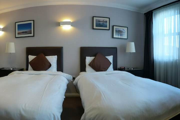 Room 6 of 32