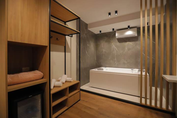 Room 12 of 84