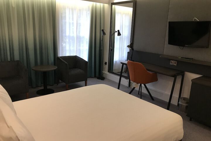 Room 6 of 82