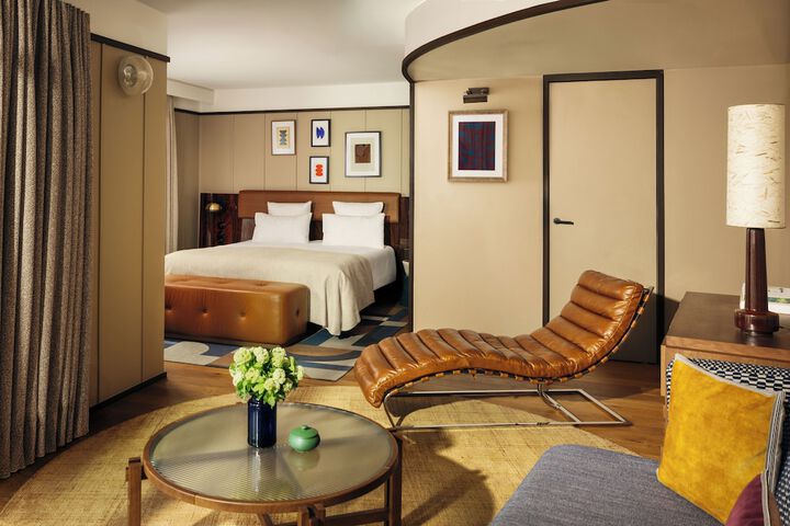 Room 32 of 83