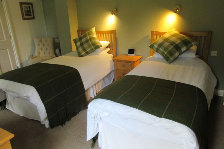 Room 4 of 6