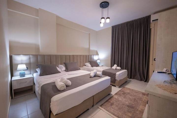Room 33 of 68